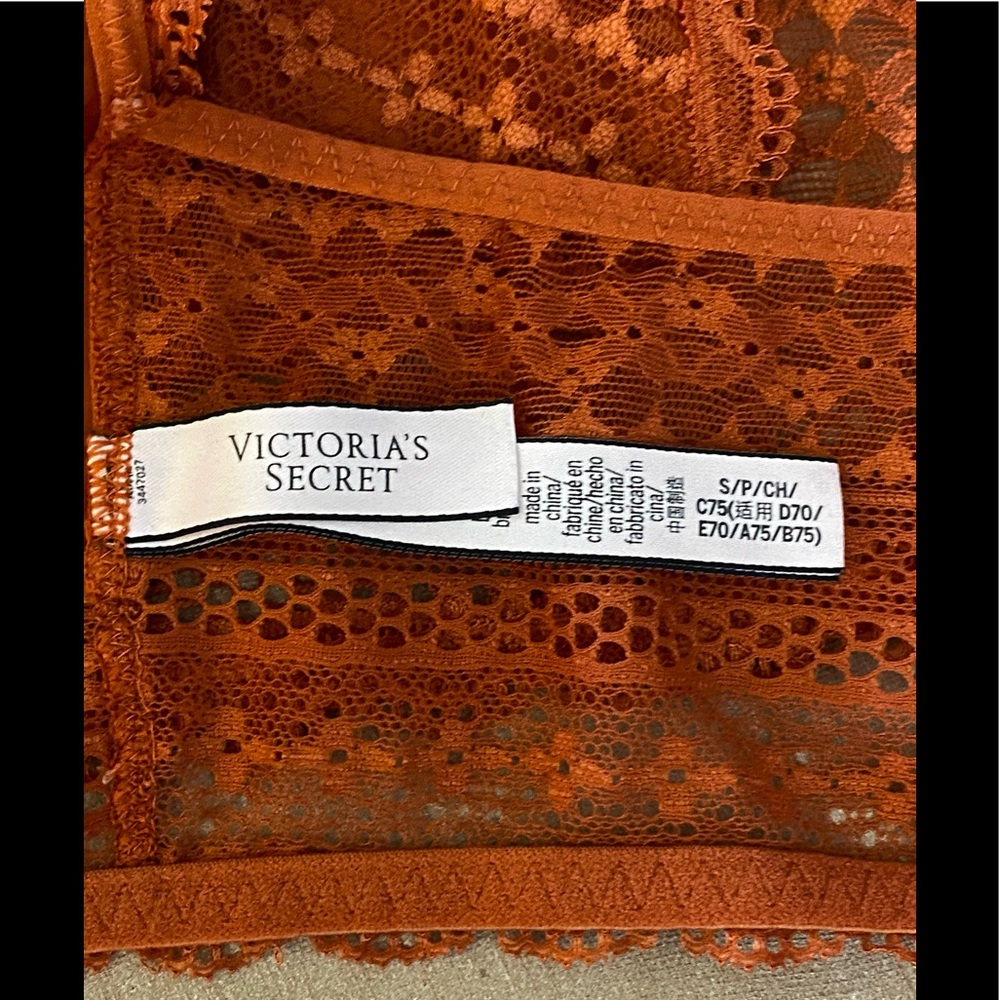 2 Victoria’s Secret lace bra and Pink  Sport  bra size S/P - Picture 6 of 11